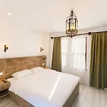 Hotel Avelyn