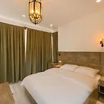 Hotel Avelyn *
